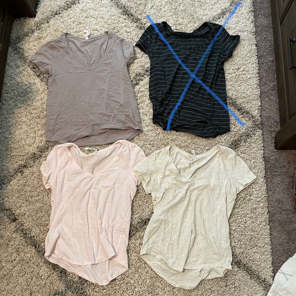 Lululemon v neck love tees size 6